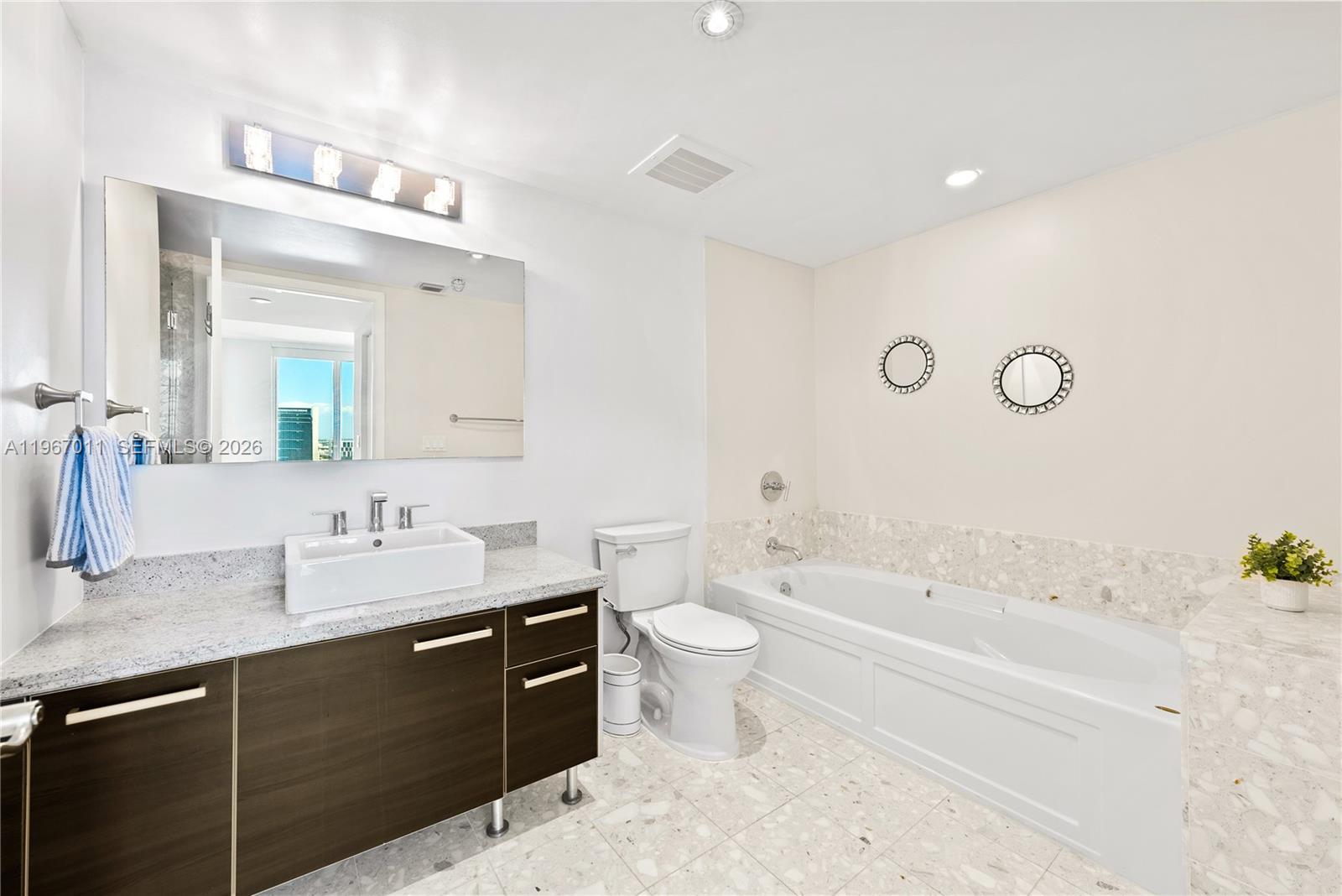 185 Southwest 7th Street, Unit 2611 Miami, FL 33130 - Photo 16 of 33