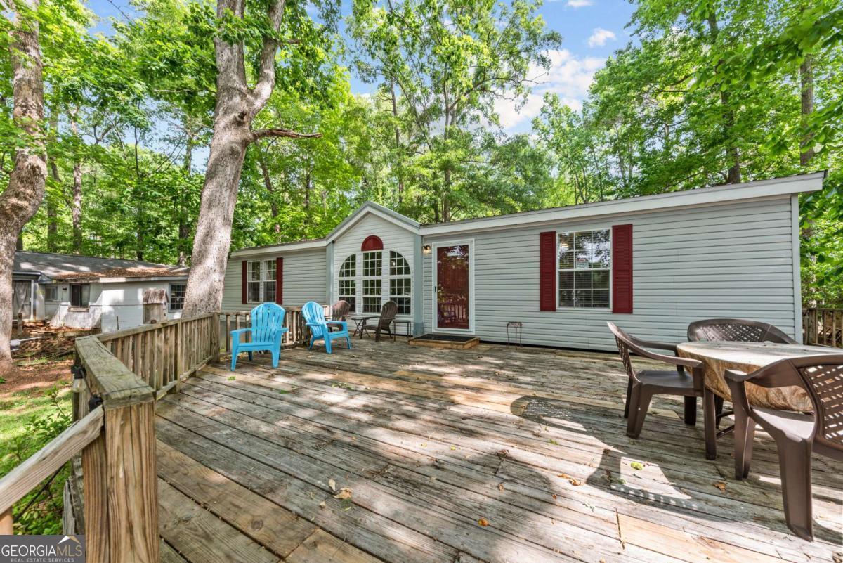 194 Phillips Road Eatonton, GA 31024 - Photo 35 of 57 a backyard of a house with seating space