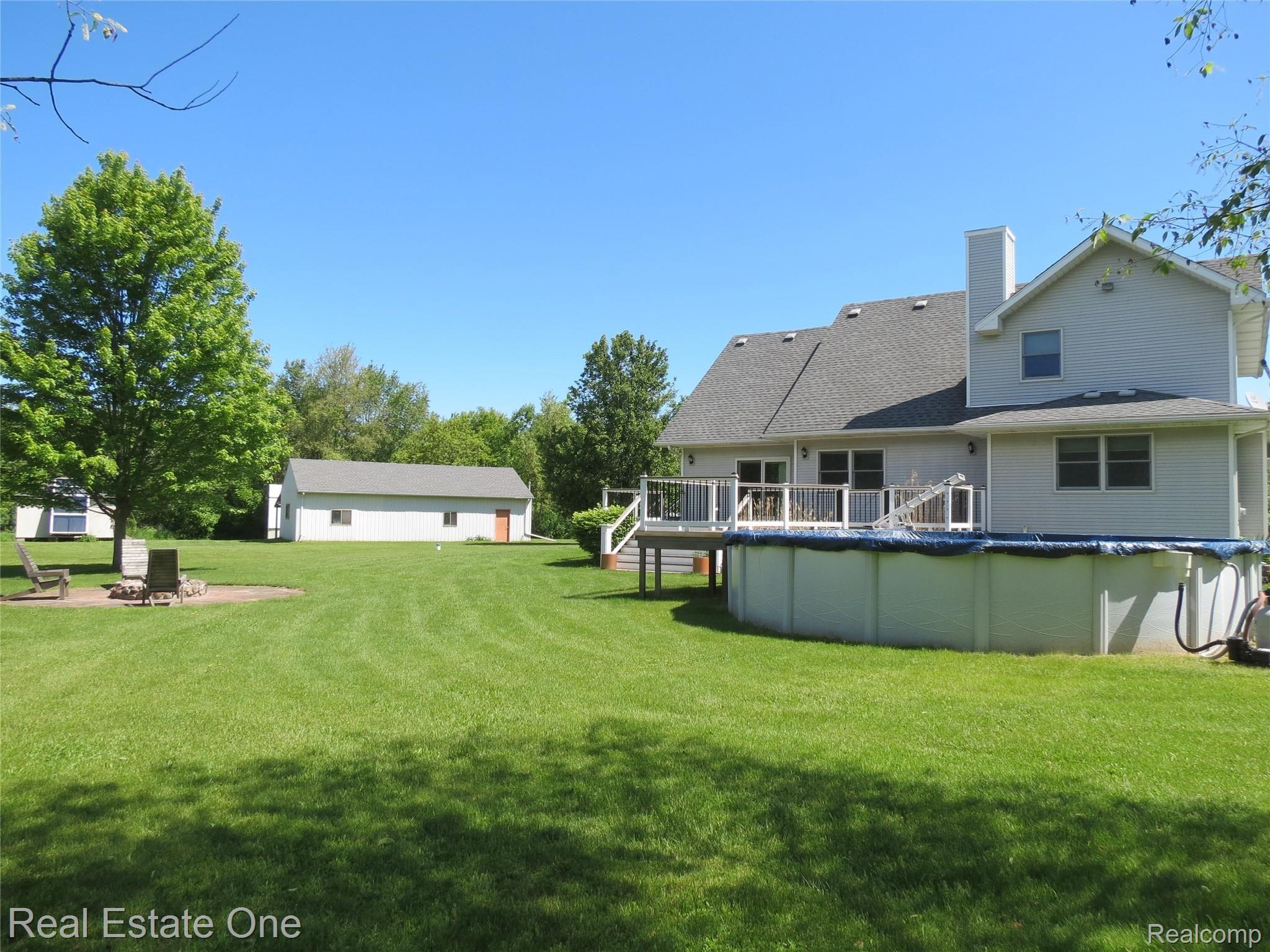 693 Argentine Road Howell, MI 48843 - Photo 4 of 41 015.JPG