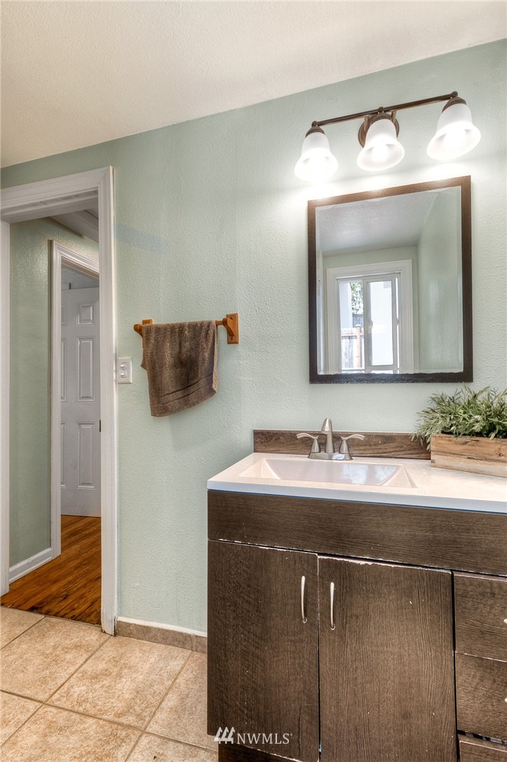 11934 Renton Avenue South Seattle, WA 98178 - Photo 15 of 20 Gallery Image 15