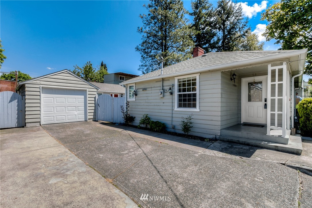 11934 Renton Avenue South Seattle, WA 98178 - Photo 4 of 20 Gallery Image 4