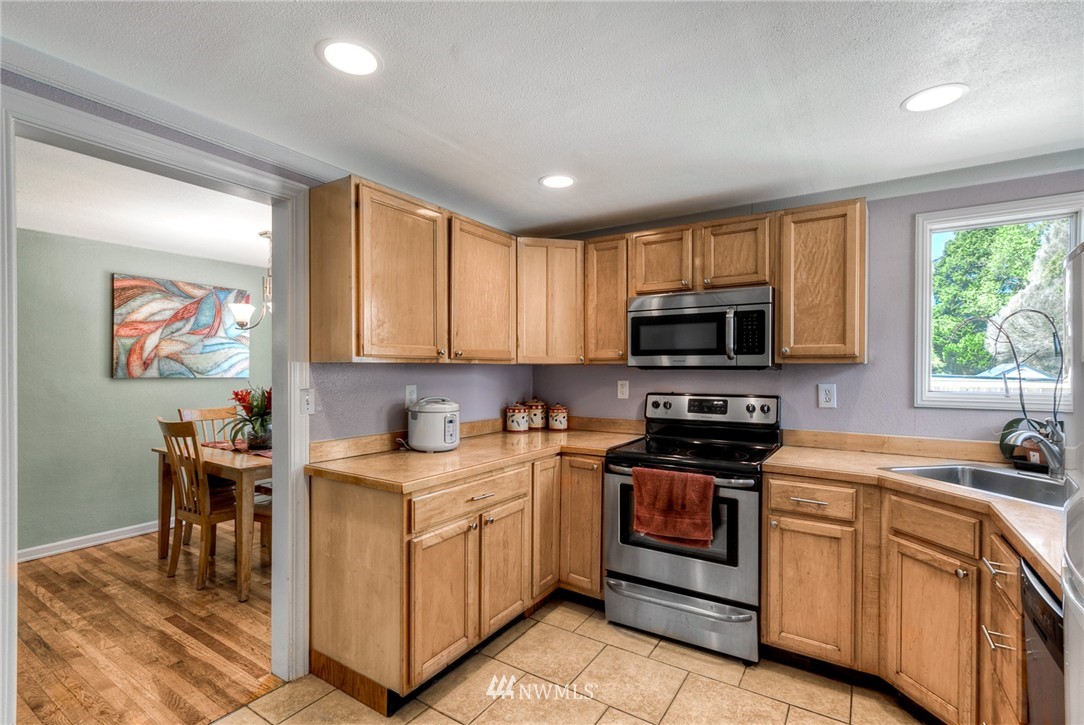 11934 Renton Avenue South Seattle, WA 98178 - Photo 6 of 20 Gallery Image 6