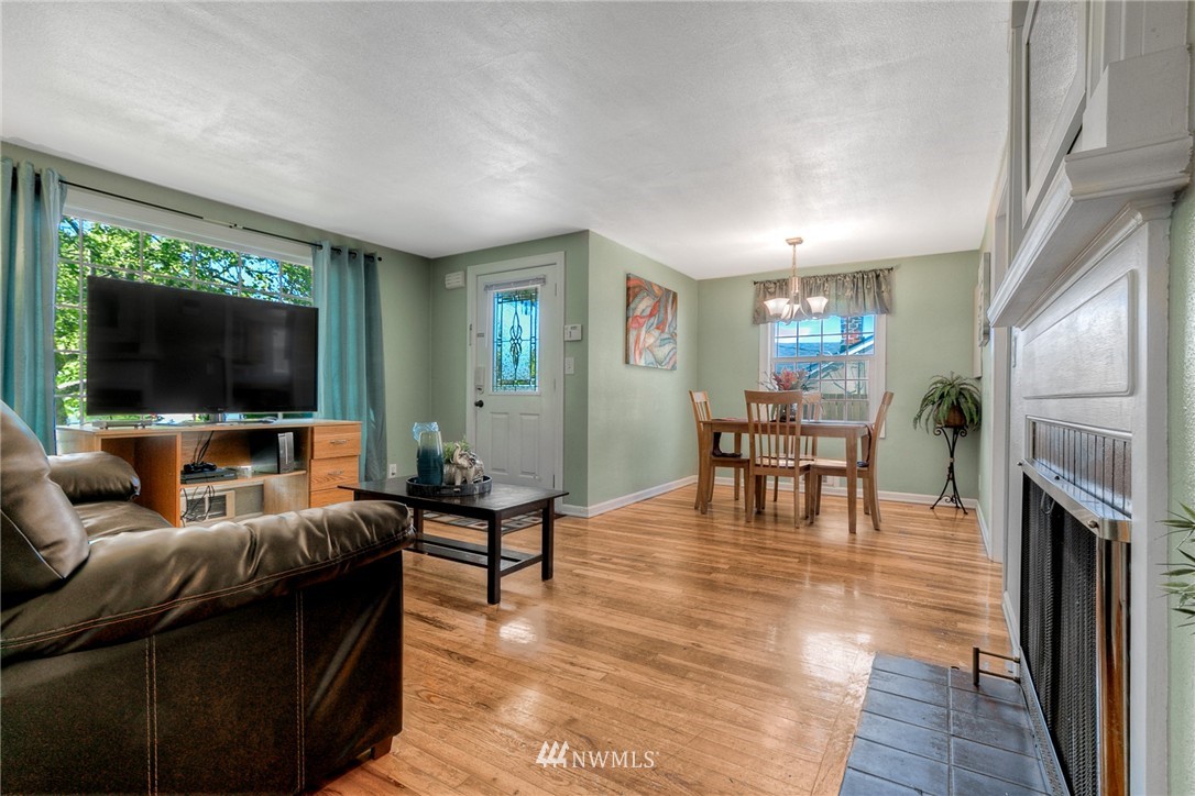 11934 Renton Avenue South Seattle, WA 98178 - Photo 9 of 20 Gallery Image 9