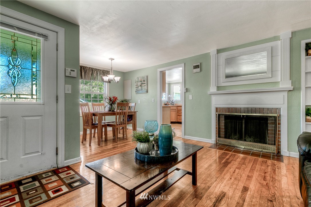 11934 Renton Avenue South Seattle, WA 98178 - Photo 10 of 20 Gallery Image 10