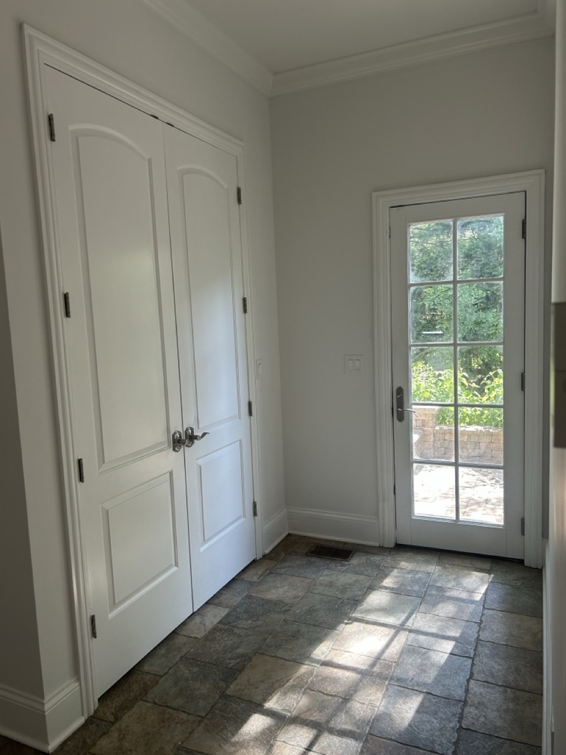73 Locust Road Winnetka, IL 60093 - Photo 2 of 25