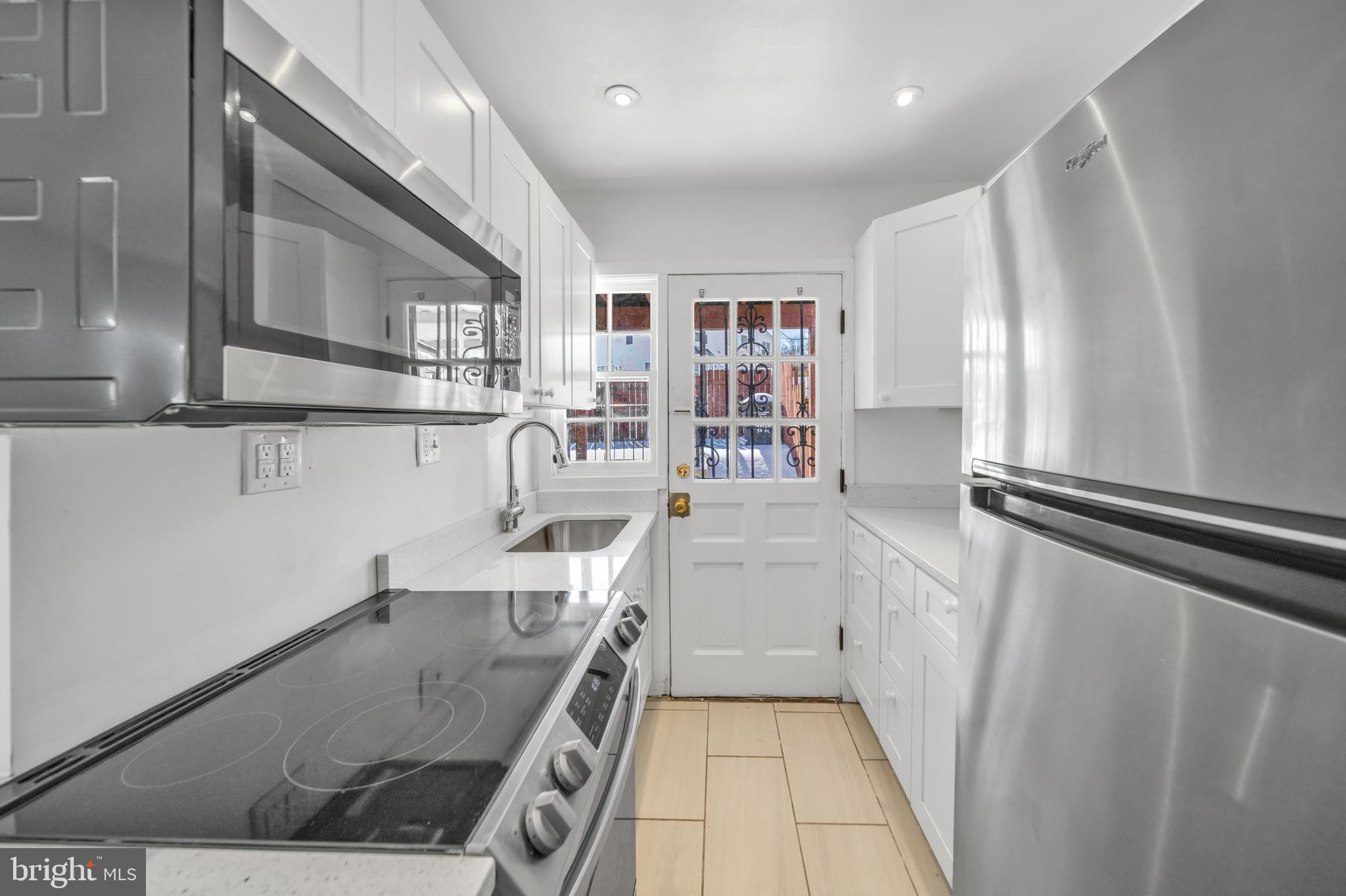 647 Emerson Street Northeast Washington, DC 20017 - Photo 5 of 27