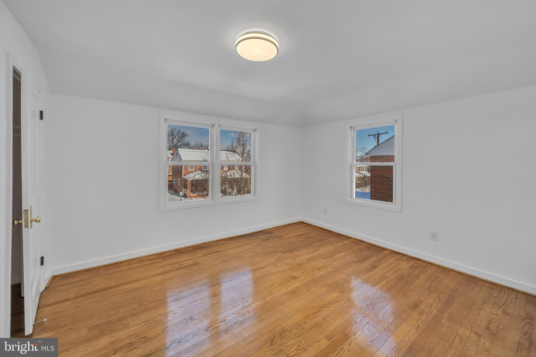 647 Emerson Street Northeast Washington, DC 20017 - Photo 7 of 27