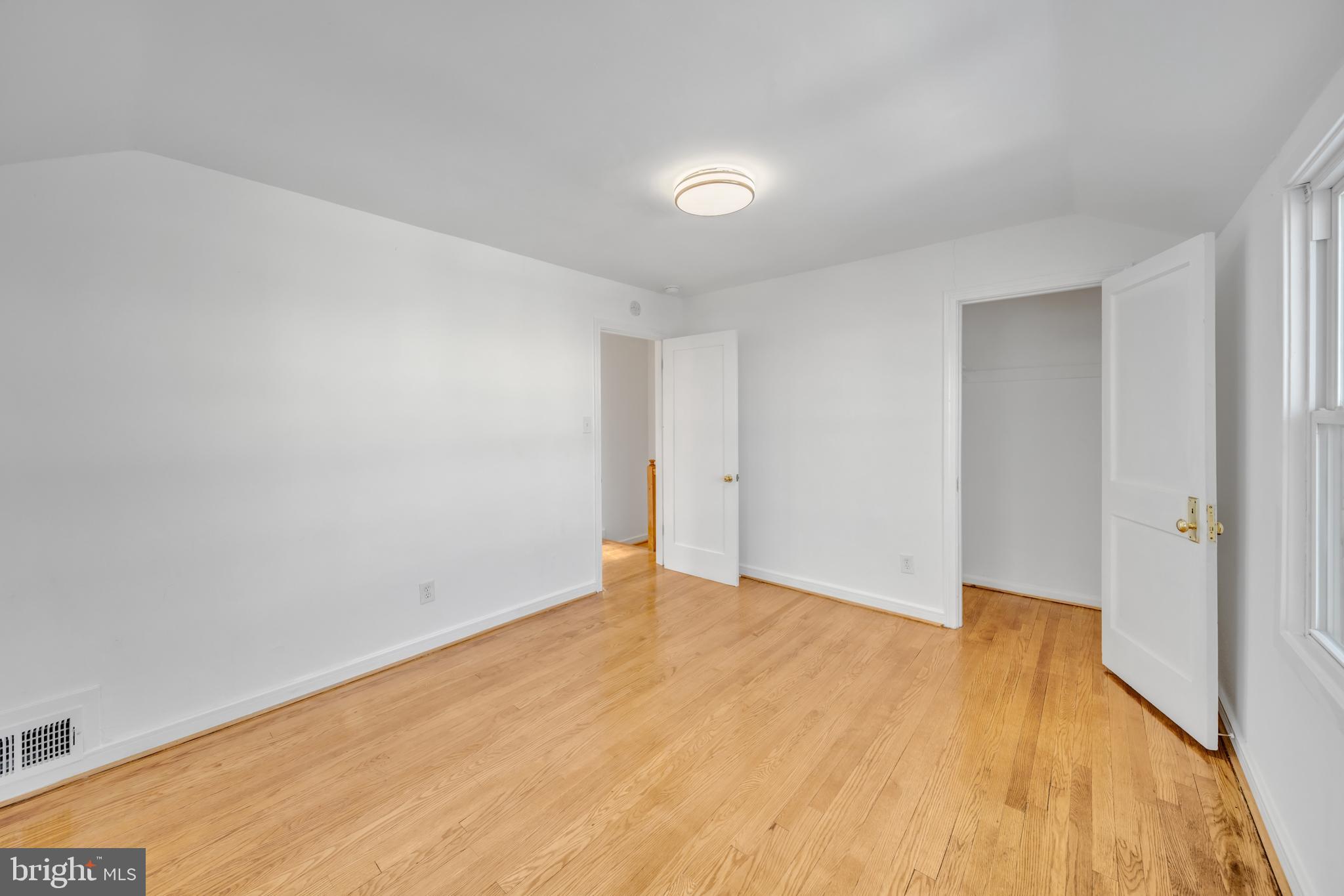 647 Emerson Street Northeast Washington, DC 20017 - Photo 8 of 27