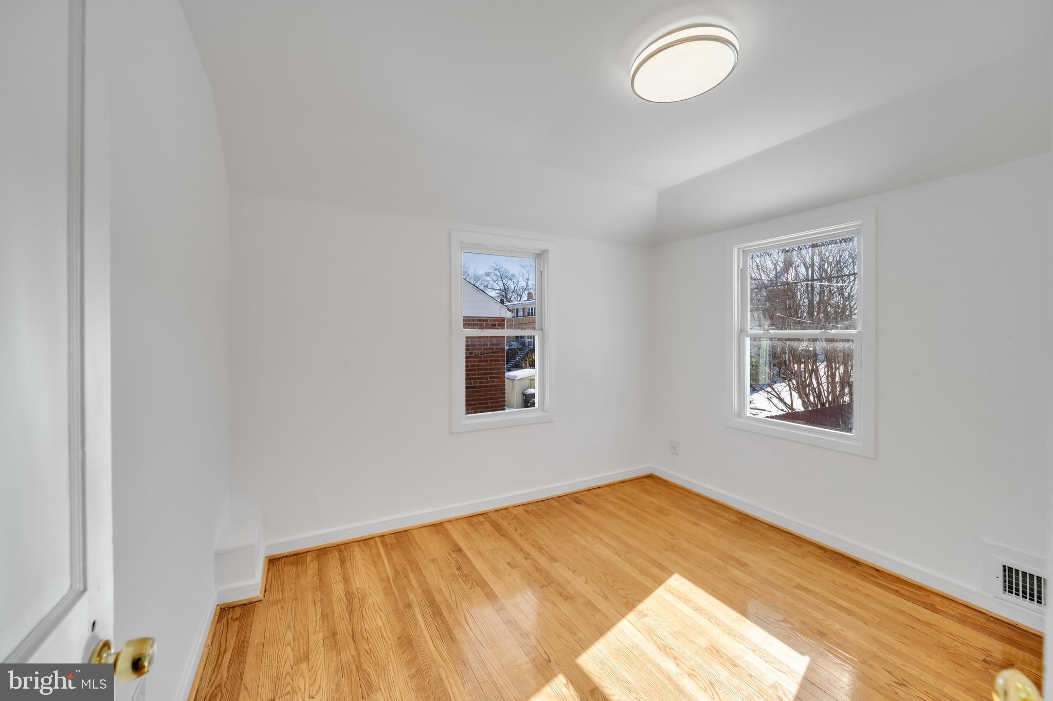 647 Emerson Street Northeast Washington, DC 20017 - Photo 9 of 27