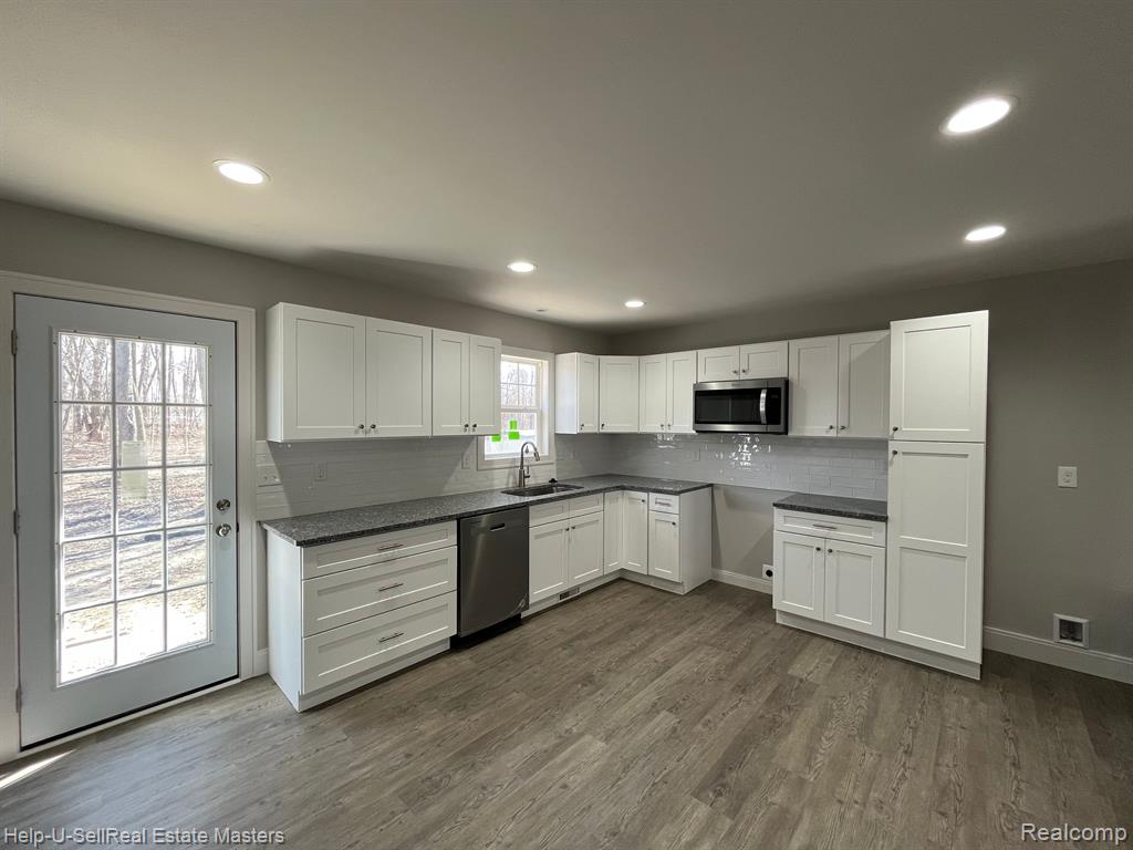 2422 Partridge Road Port Huron, MI 48060 - Photo 8 of 19