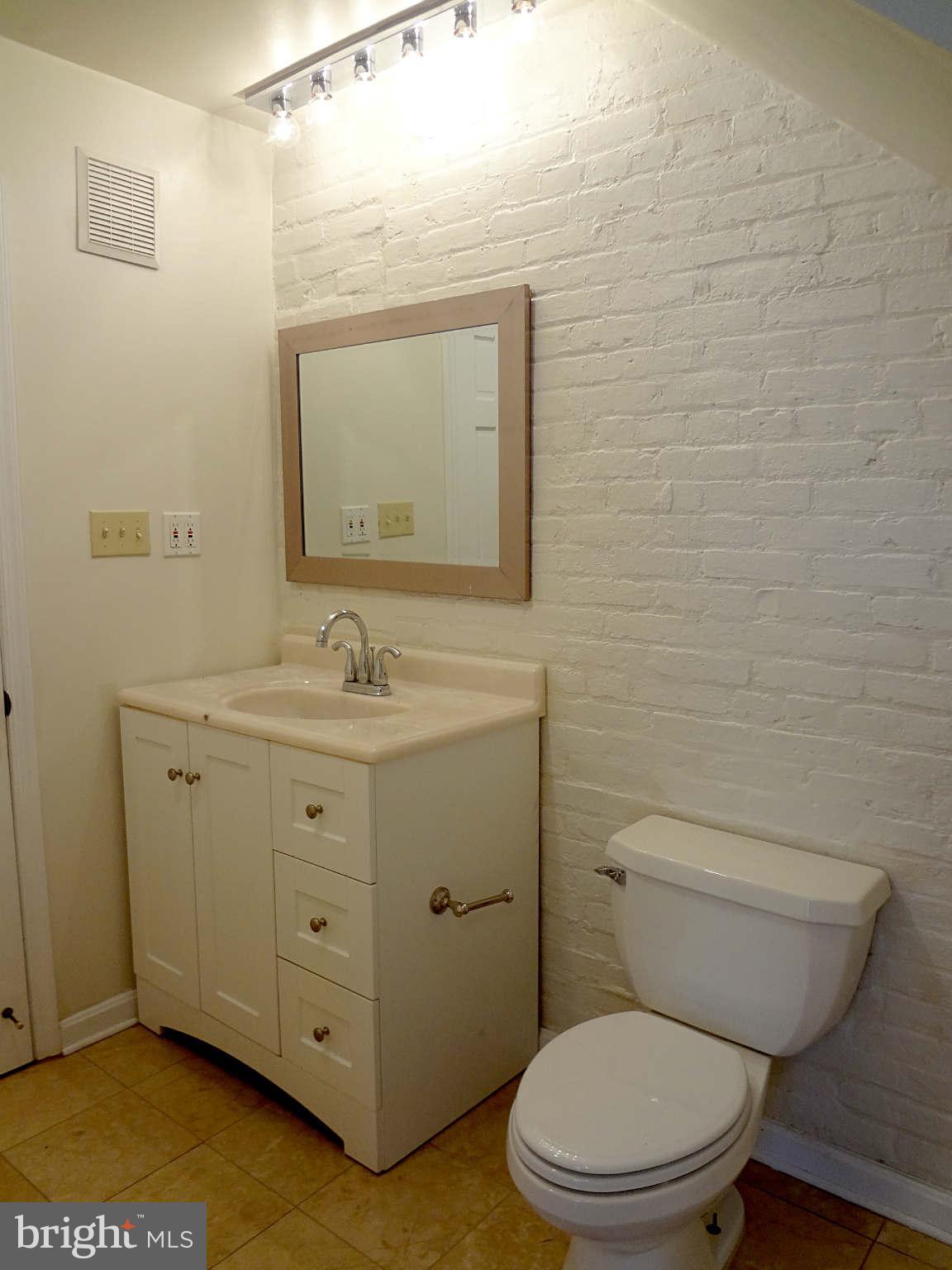 3 Library Court Southeast Washington, DC 20003 - Photo 20 of 29 Bath with whirlpool tub