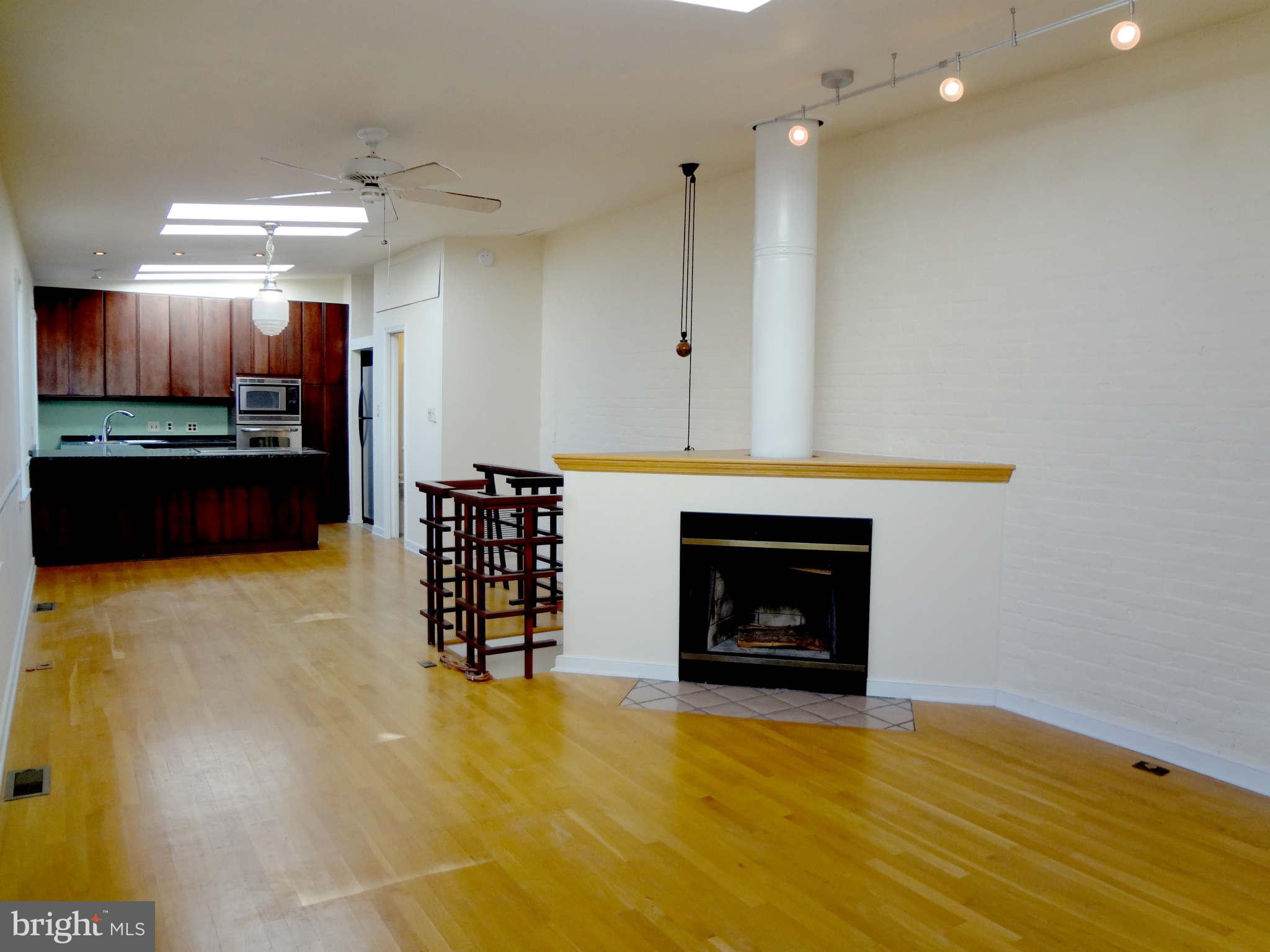 3 Library Court Southeast Washington, DC 20003 - Photo 7 of 29 Living Room