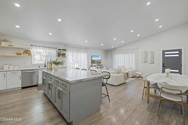 $749,000 | 18712 Vicci Street, Canyon Country, CA 91351