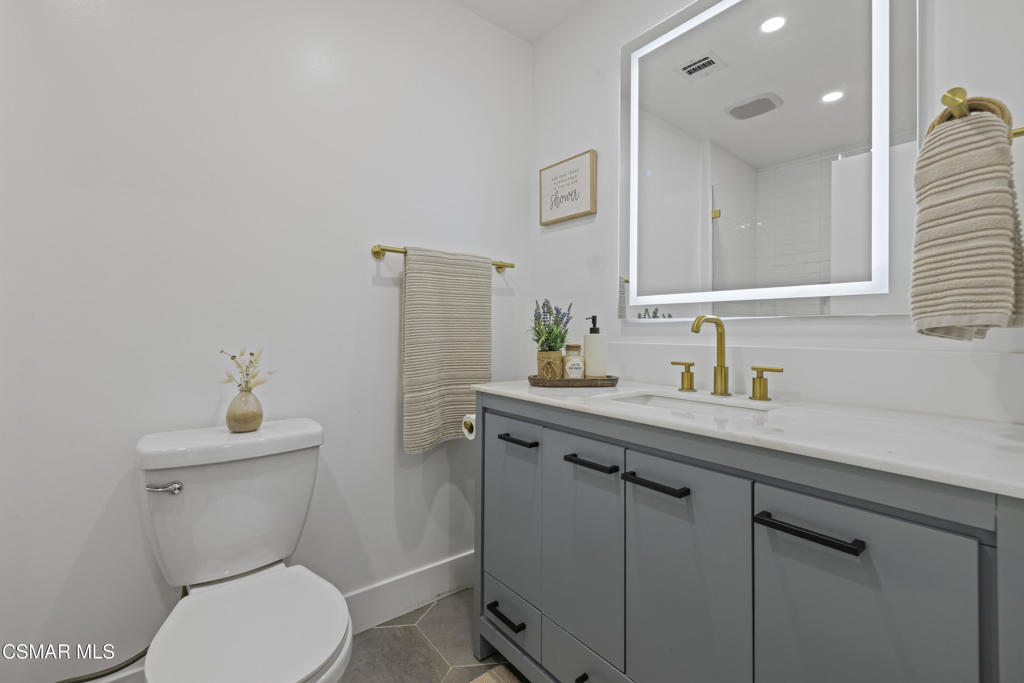 18712 Vicci Street Canyon Country, CA 91351 - Photo 25 of 38