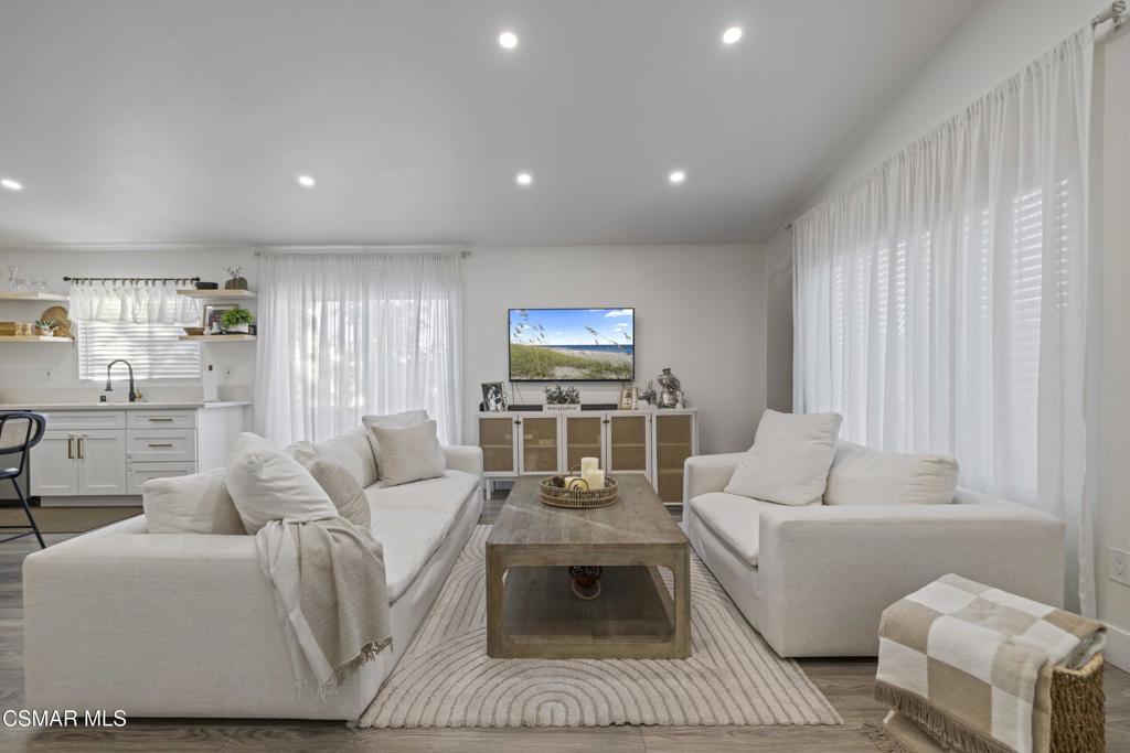 18712 Vicci Street Canyon Country, CA 91351 - Photo 3 of 38