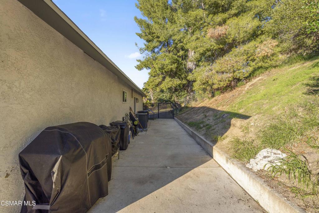 18712 Vicci Street Canyon Country, CA 91351 - Photo 31 of 38