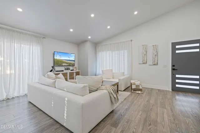 $749,000 | 18712 Vicci Street, Canyon Country, CA 91351