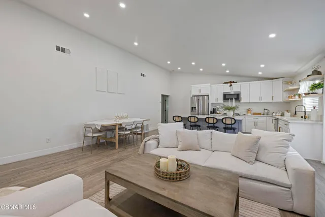 $749,000 | 18712 Vicci Street, Canyon Country, CA 91351