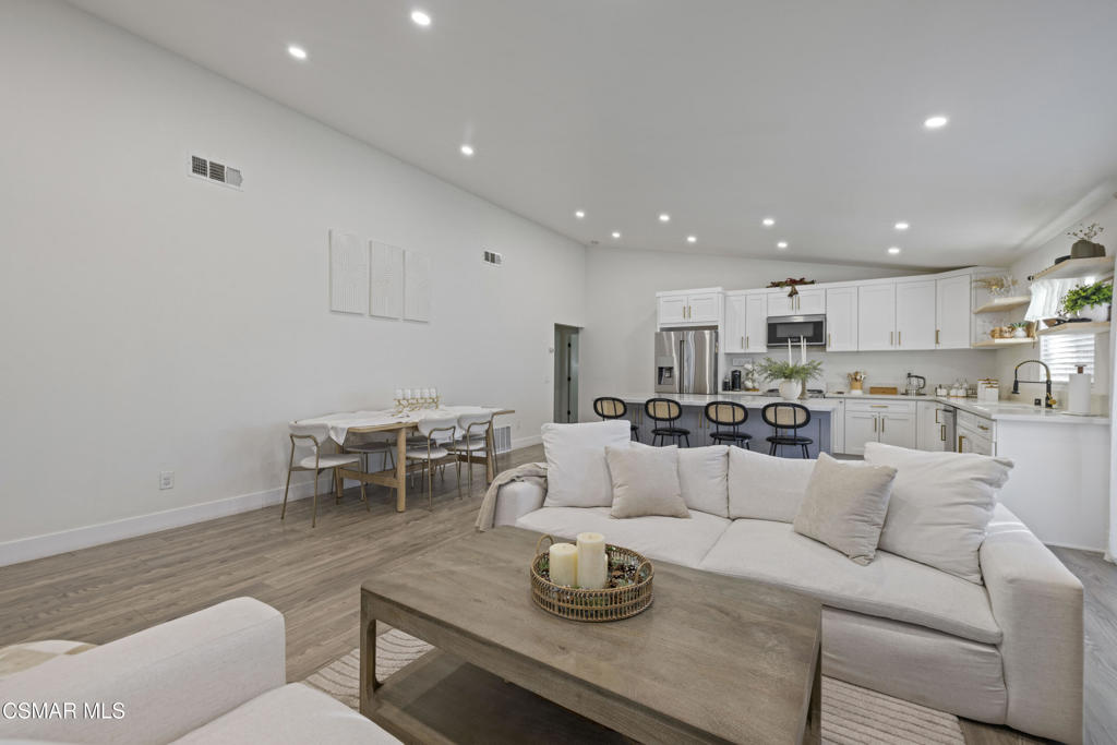 18712 Vicci Street Canyon Country, CA 91351 - Photo 6 of 38