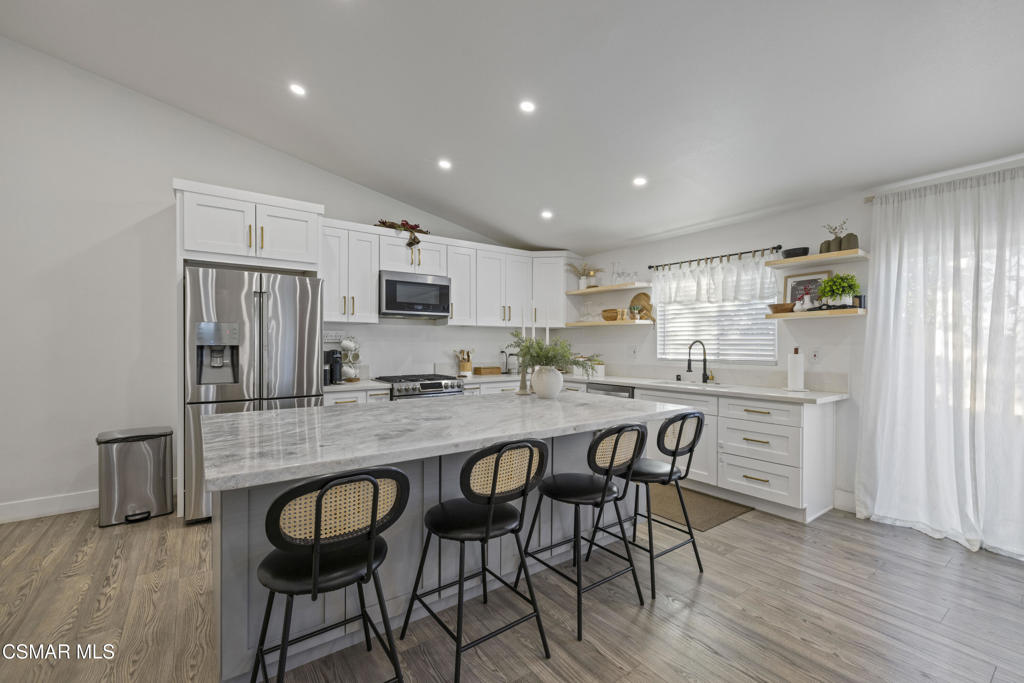 18712 Vicci Street Canyon Country, CA 91351 - Photo 9 of 38