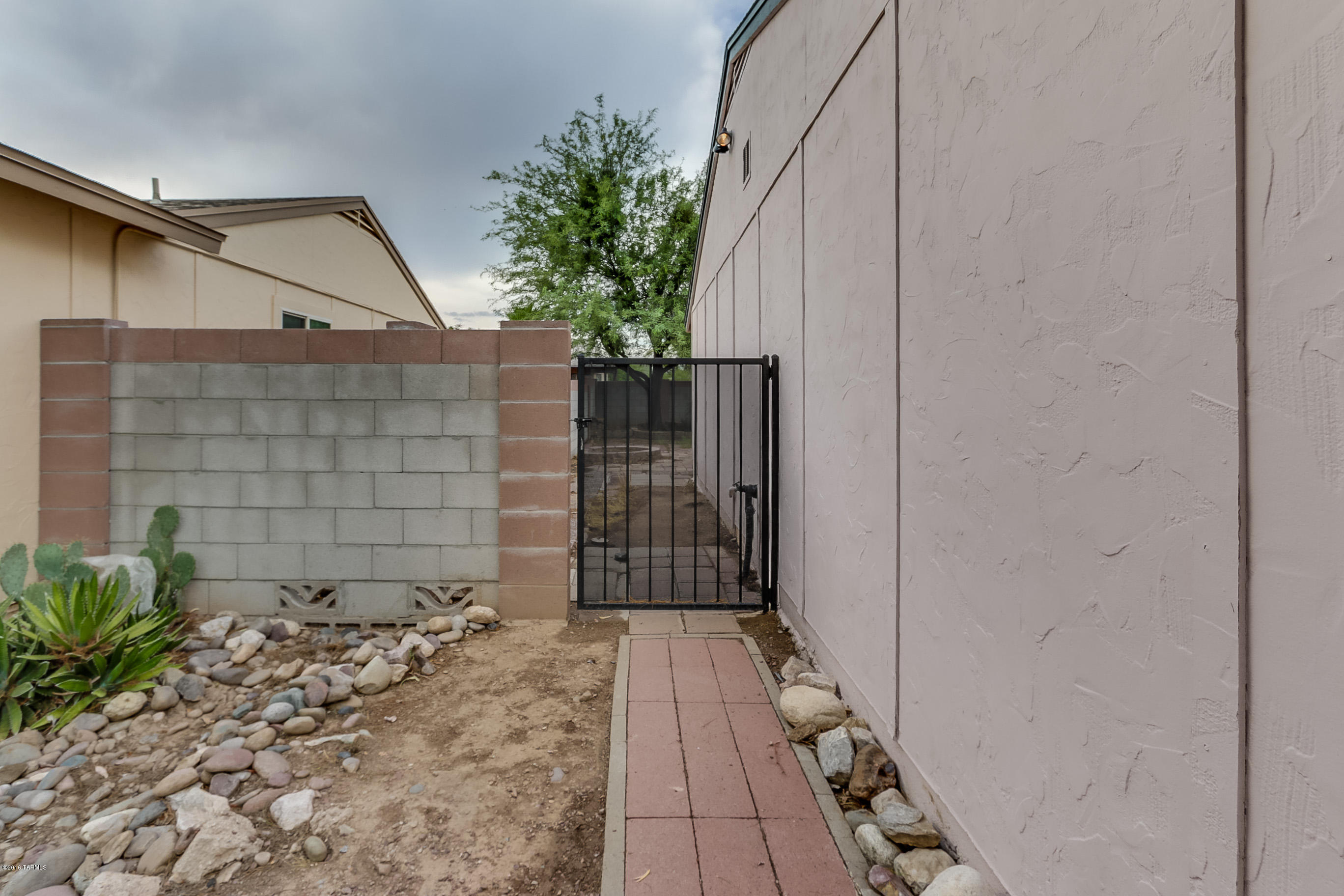 2640 West Flamebrook Road Tucson, AZ 85741 - Photo 4 of 39