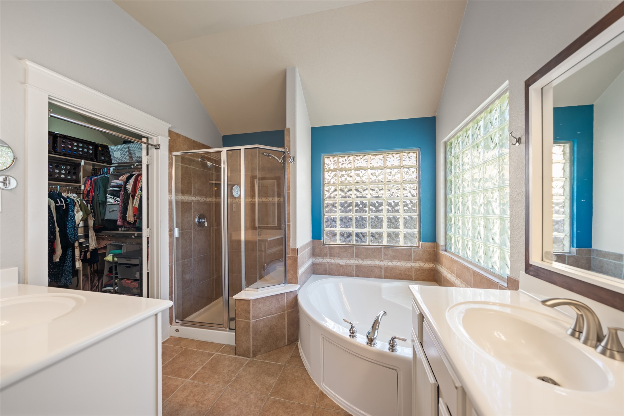 28318 Ryans Ridge Lane Spring, TX 77386 - Photo 25 of 48 a bathroom with a tub a sink and a large window