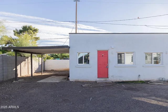 $1,095 | 2537 East Willetta Street, Unit 1, Phoenix, AZ 85008