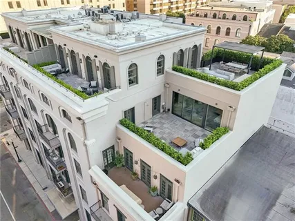$3,900,000 | 416 Common Street, Unit PHB, New Orleans, LA 70130