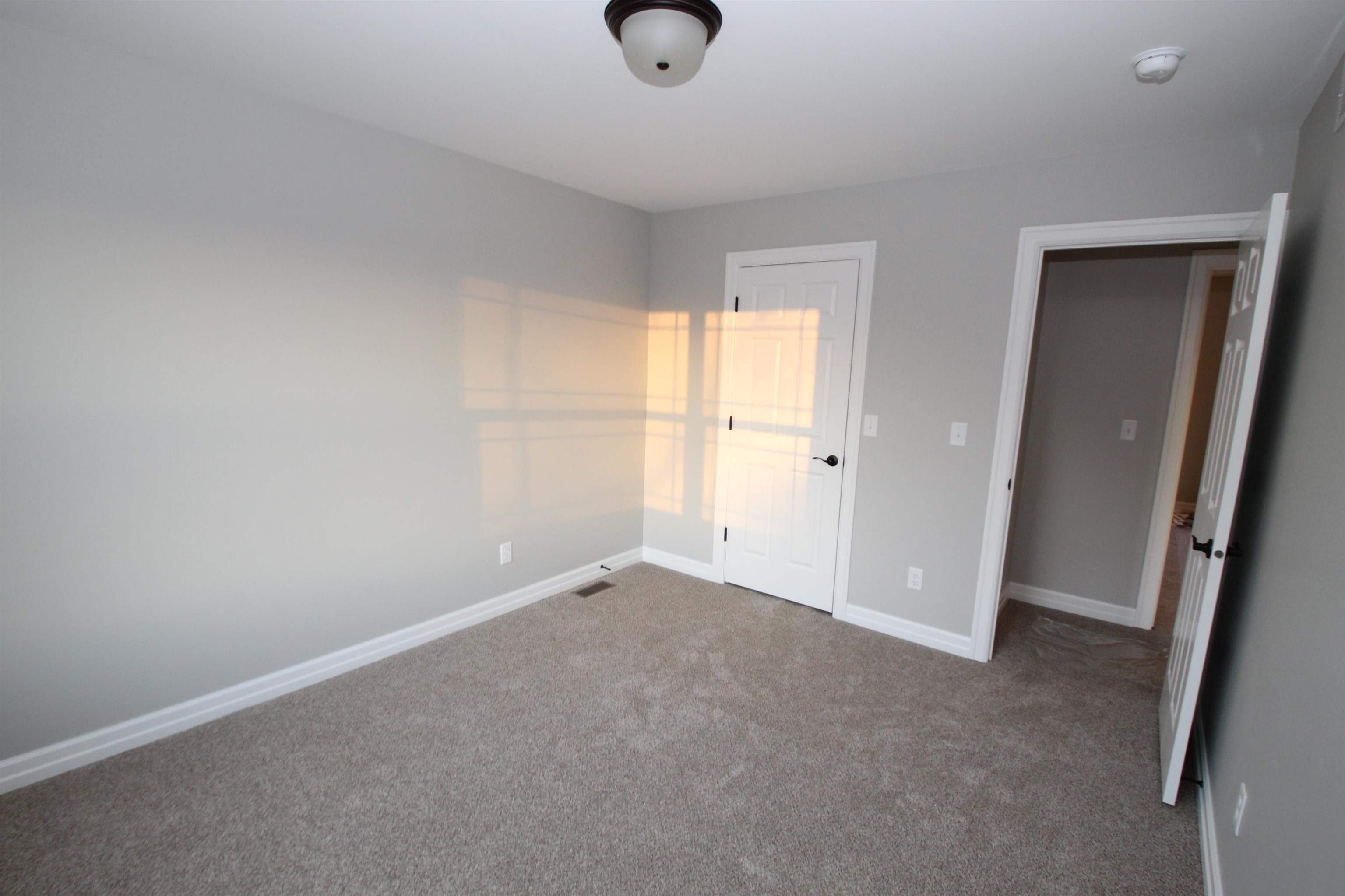 11235 Dublin Drive Roscoe, IL 61073 - Photo 11 of 20 an empty room with window