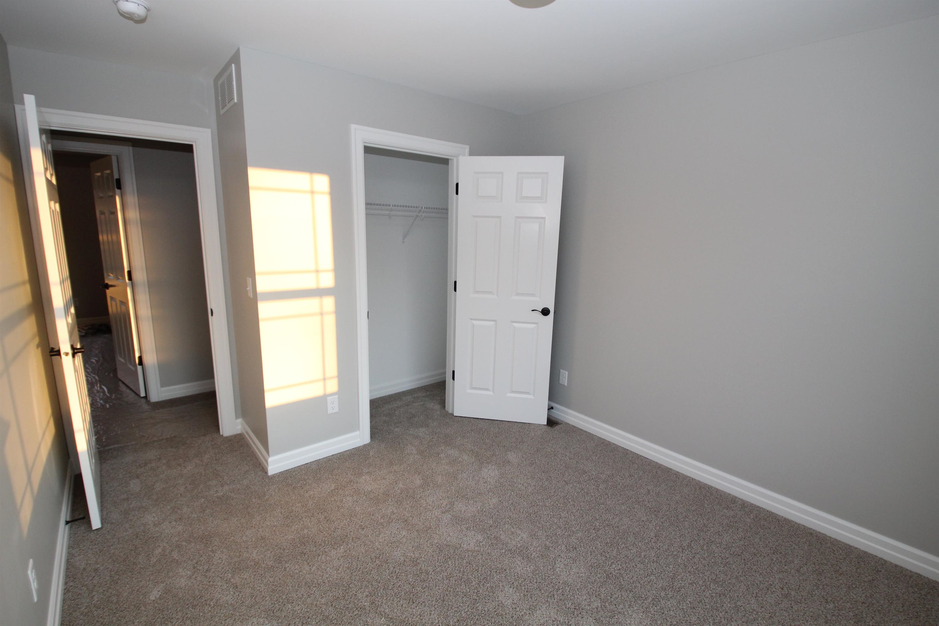 11235 Dublin Drive Roscoe, IL 61073 - Photo 12 of 20 an empty room with windows and closet