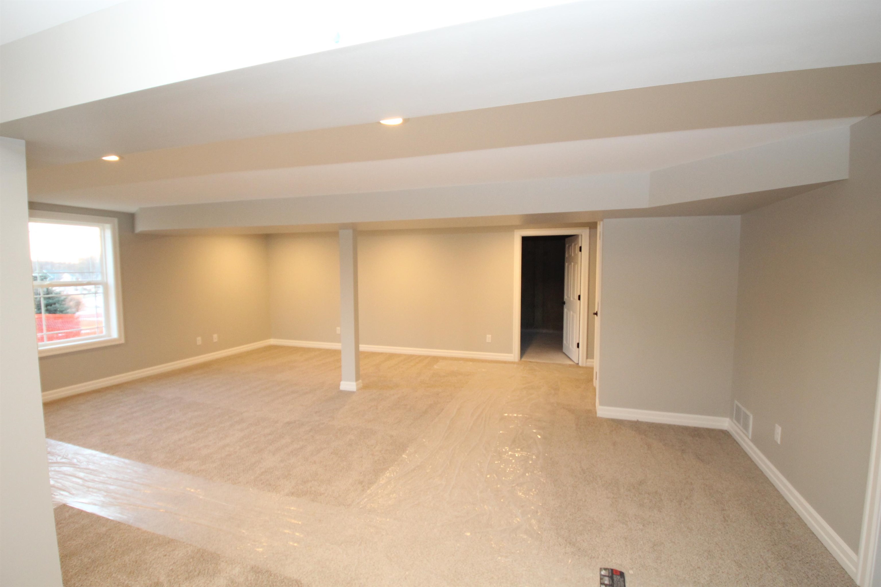 11235 Dublin Drive Roscoe, IL 61073 - Photo 14 of 20 an empty room with windows