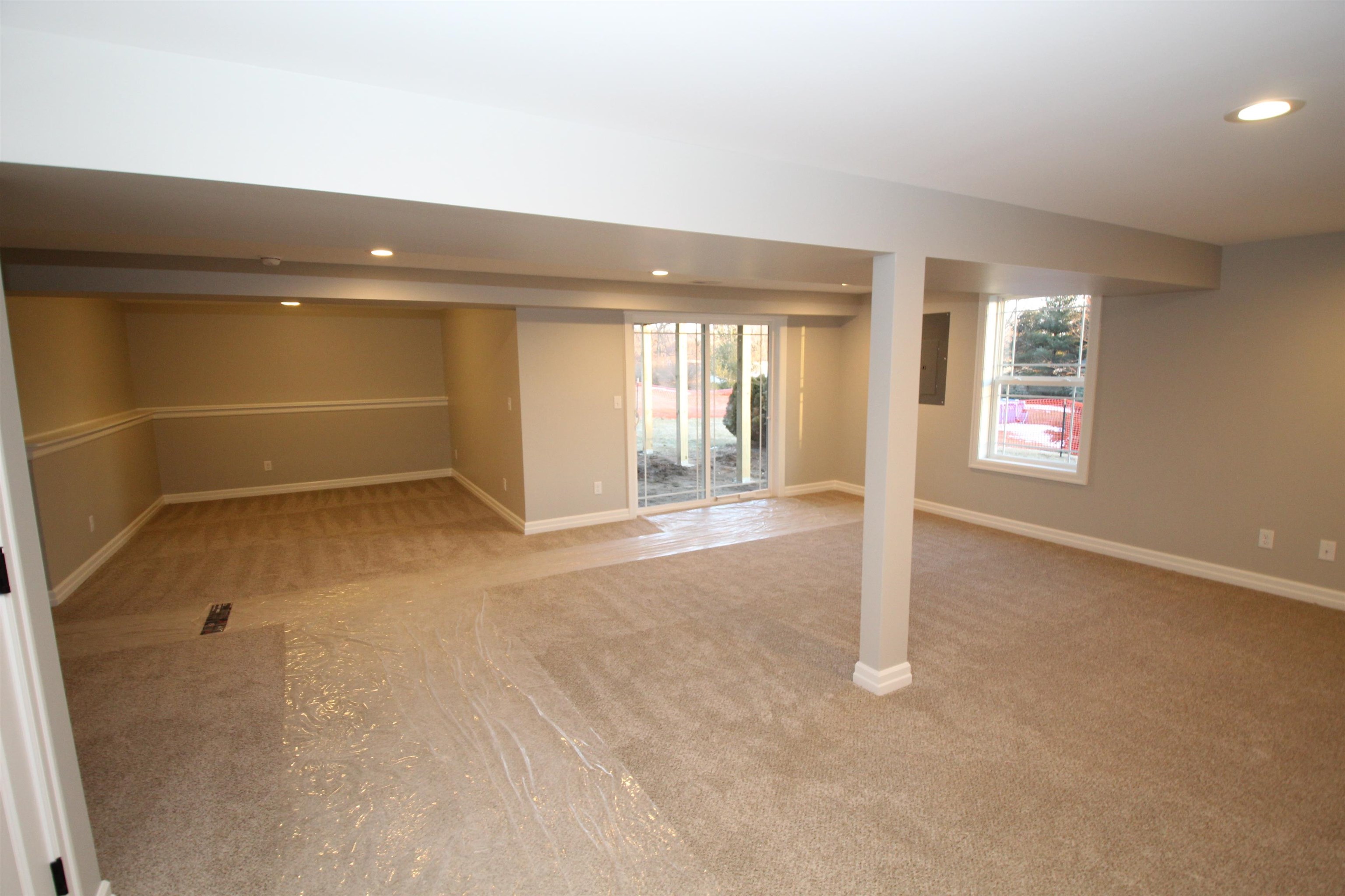 11235 Dublin Drive Roscoe, IL 61073 - Photo 16 of 20 an empty room with windows