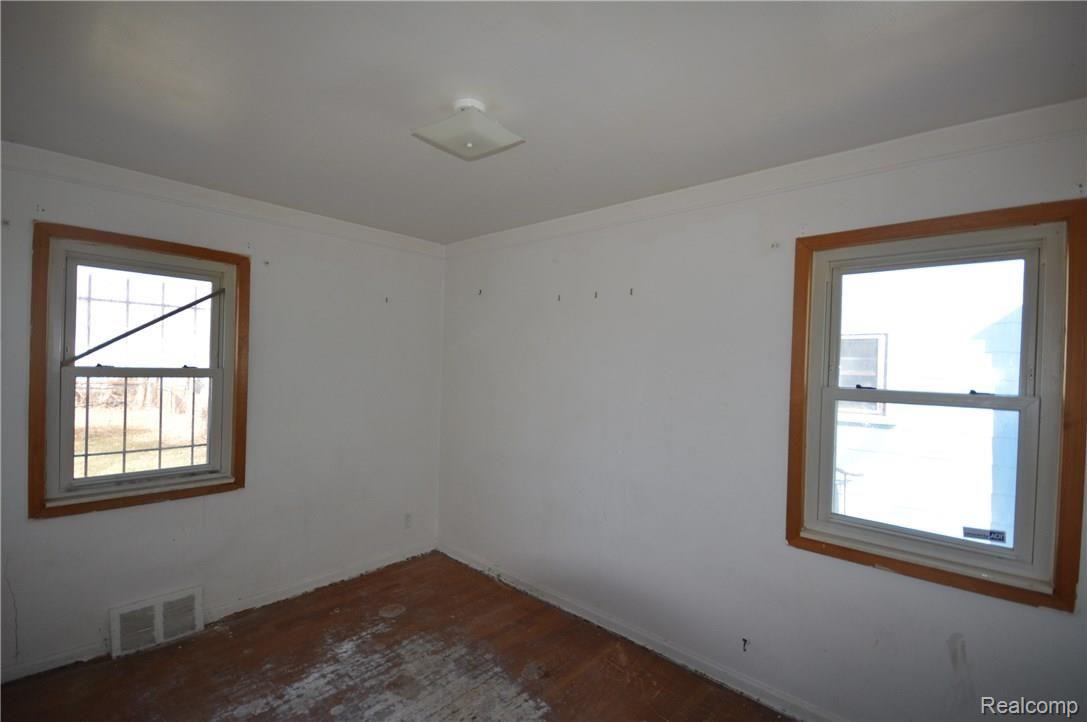 6349 Rutland Street Detroit, MI 48228 - Photo 4 of 10 261-873039_Bedroom 1.JPG