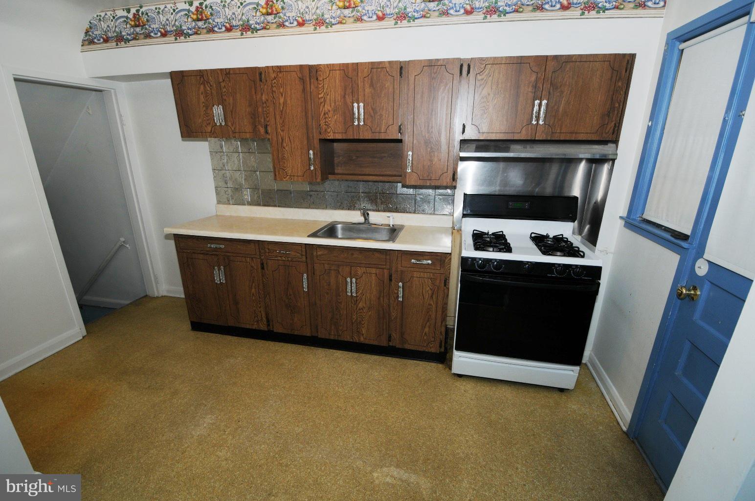 8077 Wallace Road Baltimore, MD 21222 - Photo 3 of 12 Kitchen