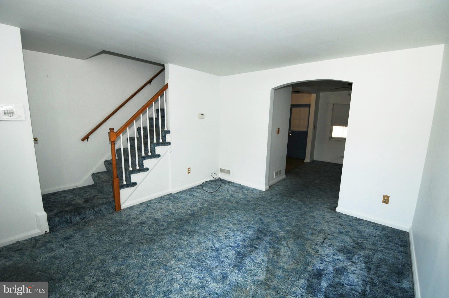 8077 Wallace Road Baltimore, MD 21222 - Photo 4 of 12 Living Room