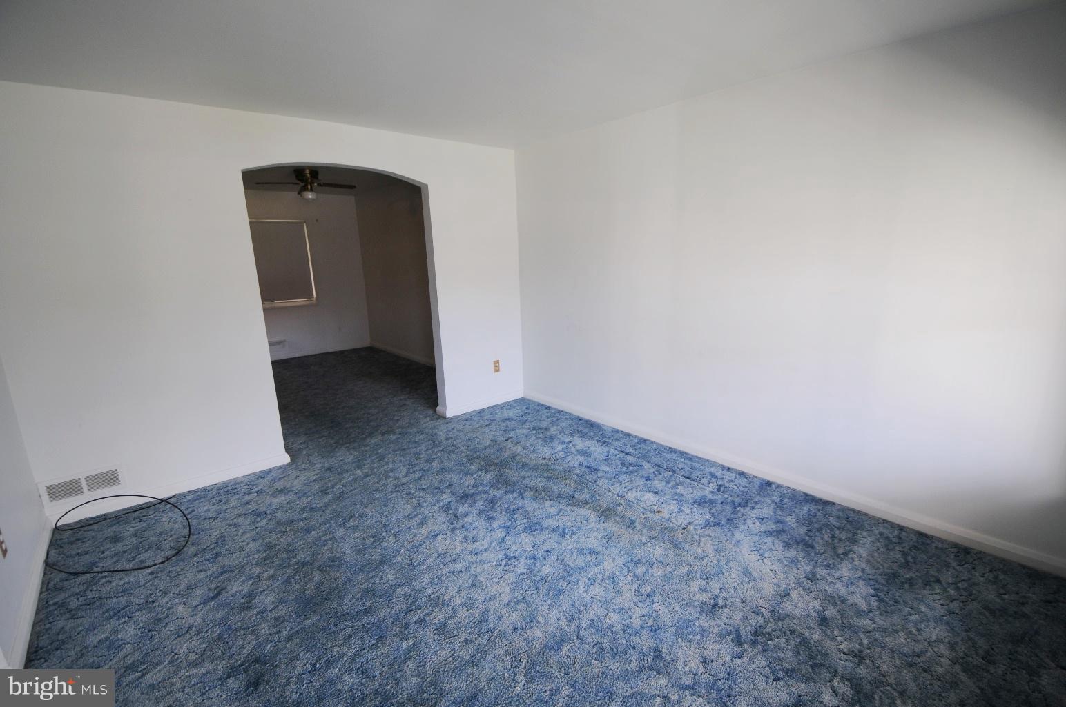 8077 Wallace Road Baltimore, MD 21222 - Photo 5 of 12 Living Room