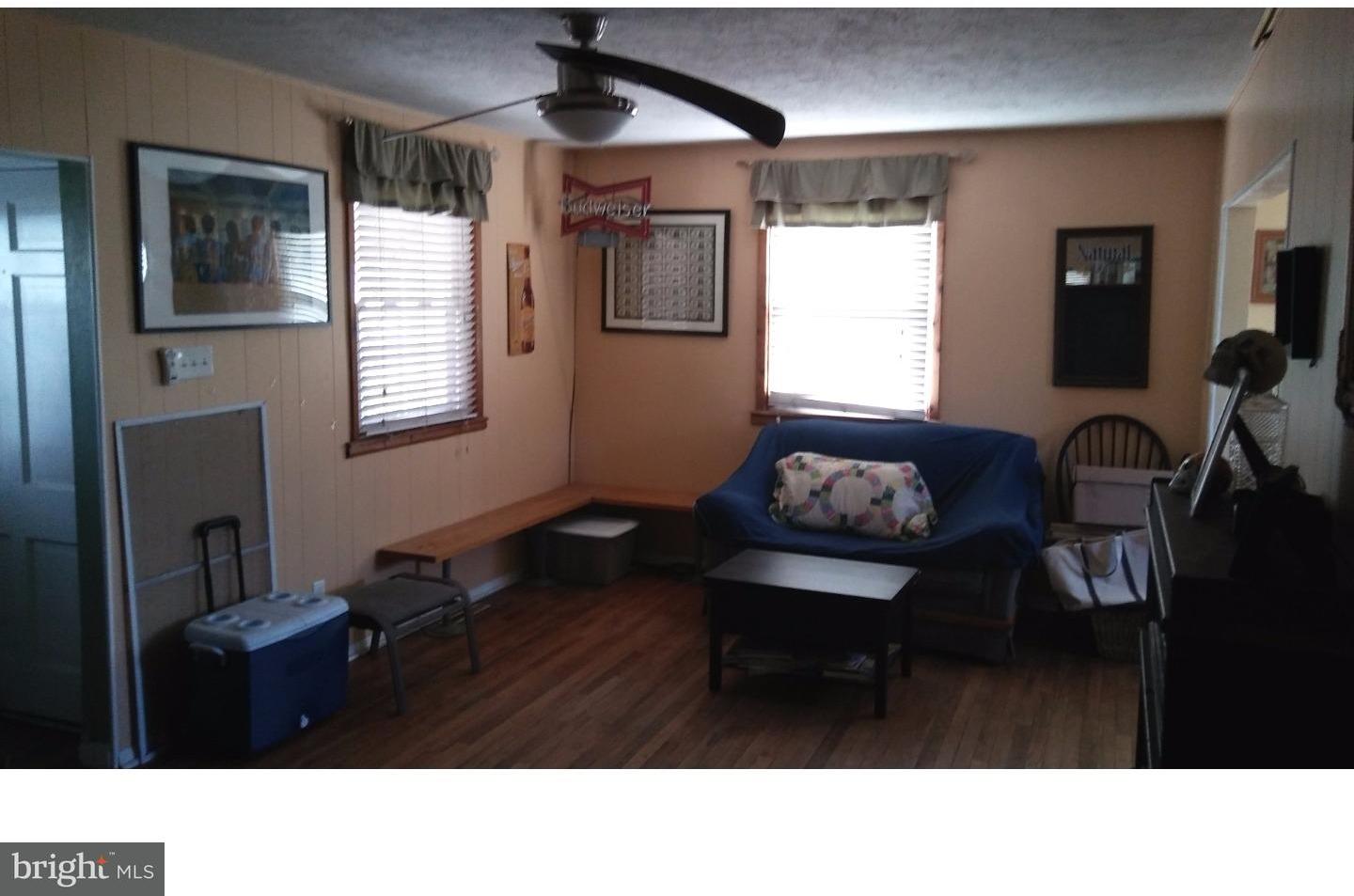 102 Lea Road New Castle, DE 19720 - Photo 1 of 7 Living Room