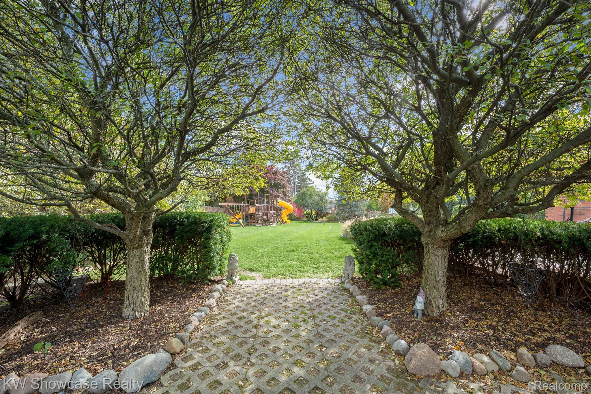 865 South Pemberton Road Bloomfield Hills, MI 48302 - Photo 2 of 36 Gallery Image 2