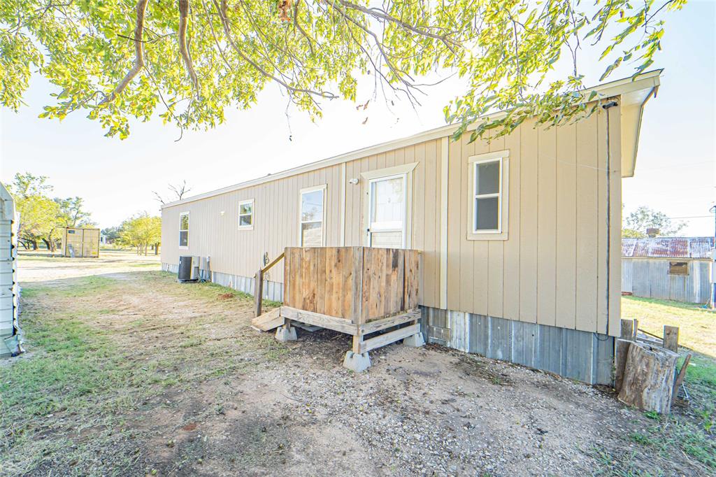605 South Butte Street Breckenridge, TX 76424 - Photo 24 of 26 a view of backyard with tub and trees
