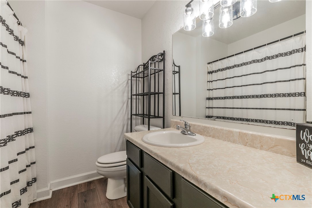 508 Straws Mill Road Gatesville, TX 76528 - Photo 16 of 26 Bathroom with double vanity and large mirror