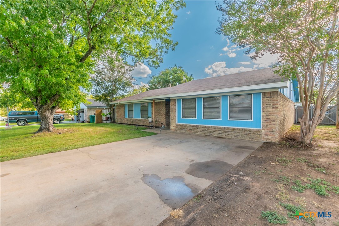 508 Straws Mill Road Gatesville, TX 76528 - Photo 20 of 26 Front exterior angle showing driveway and yard