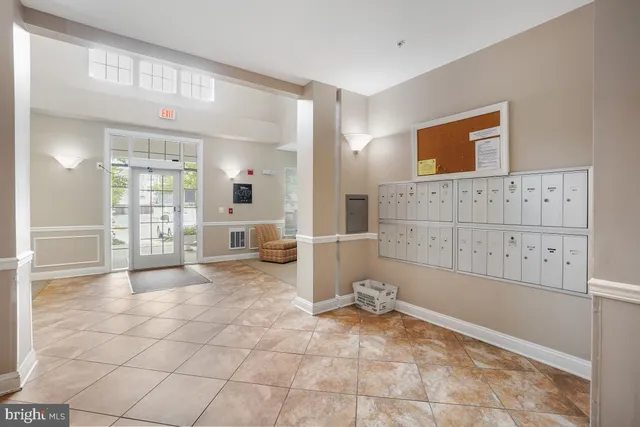a view of livingroom with furniture