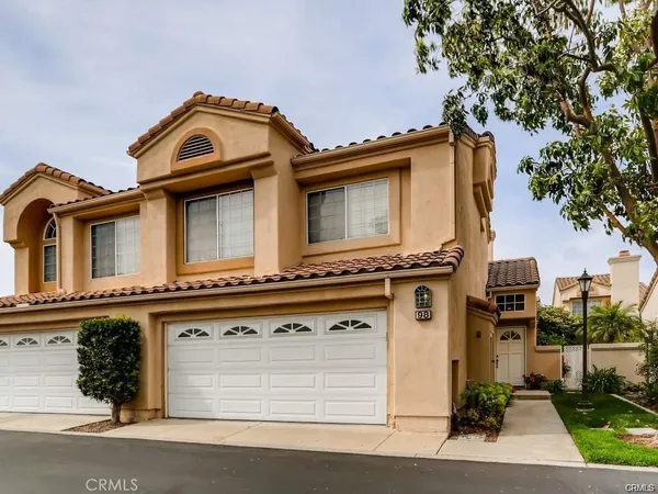$4,495 | 98 Almador, Irvine, CA 92614