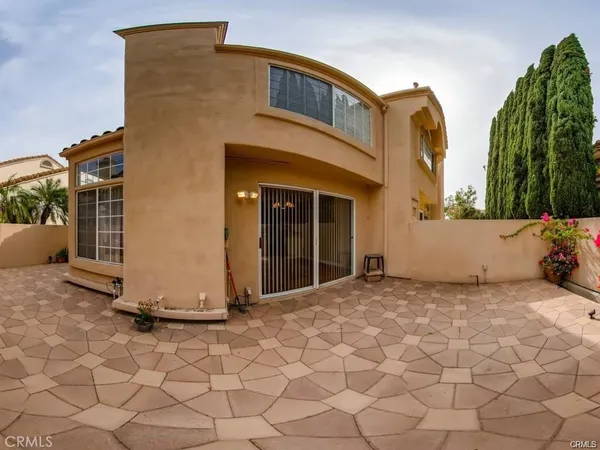 $4,495 | 98 Almador, Irvine, CA 92614