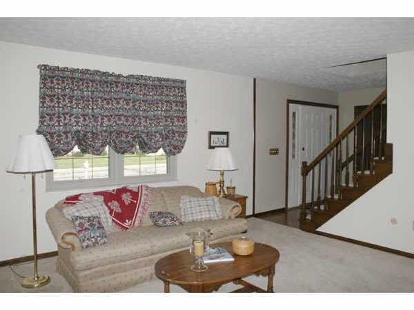 842 Riva Ridge Boulevard Columbus, OH 43230 - Photo 3 of 10