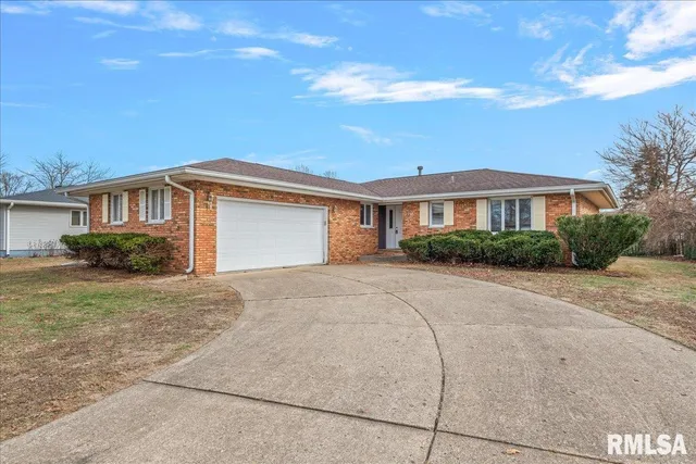 $199,900 | 2540 Delaware Drive, Springfield, IL 62702