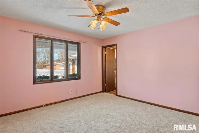 $199,900 | 2540 Delaware Drive, Springfield, IL 62702