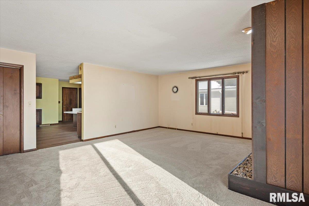 2540 Delaware Drive Springfield, IL 62702 - Photo 4 of 30 Gallery Image 4