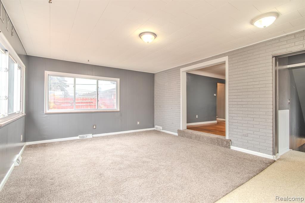 21135 Virginia Avenue Eastpointe, MI 48021 - Photo 11 of 33