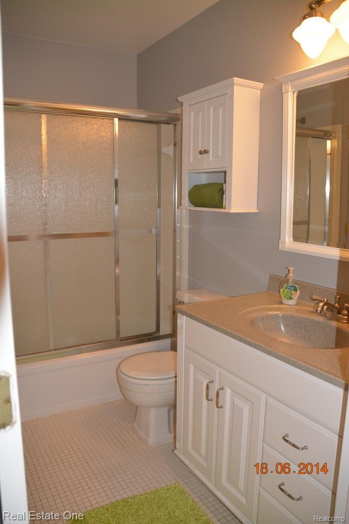 1182 East Fairview Lane Rochester, MI 48306 - Photo 29 of 30 19-DSC_4746 - Copy.jpg